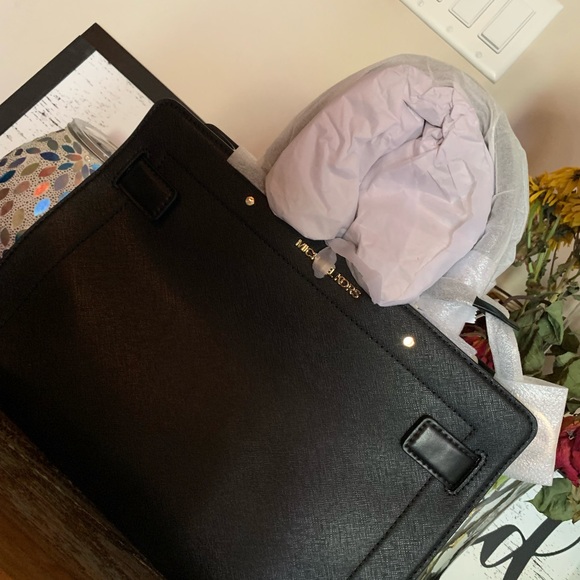 Michael Kors Purse - Picture 3 of 3